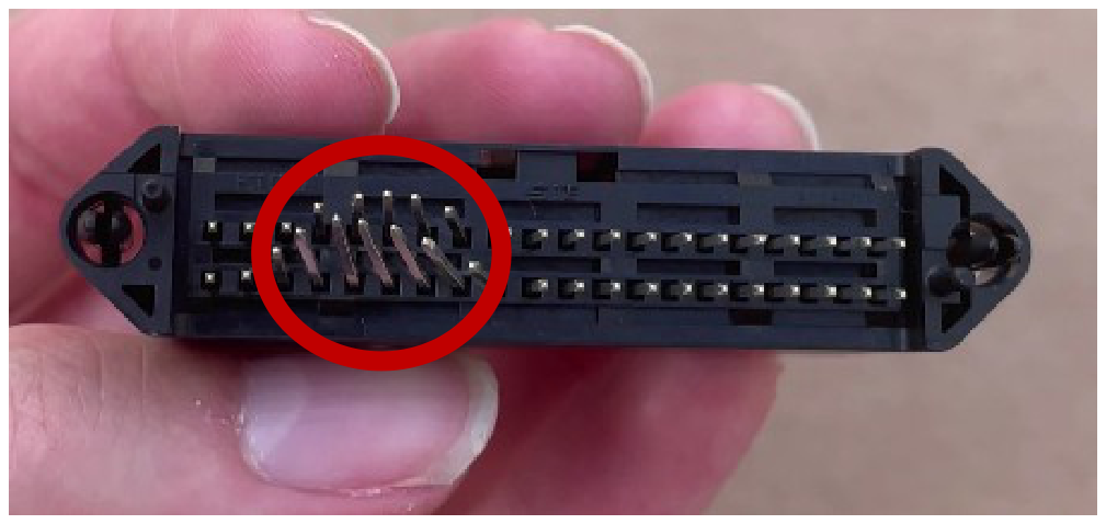 Nevyhovující kus, ohnutý pin